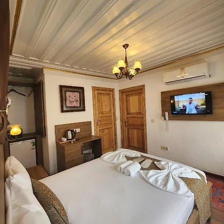 Kadikoey White House Hotel