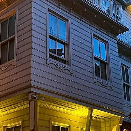 فندق Kadikoey White House