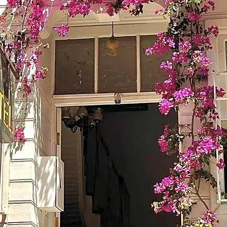 فندق Kadikoey White House