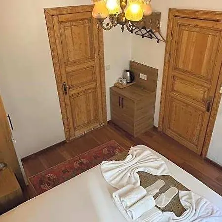 فندق Kadikoey White House 3*