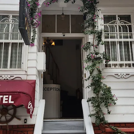 Kadikoey White House Hotel 2*