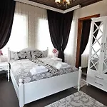 Kadikoey White House Hotel