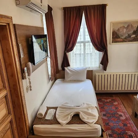 Отель Kadikoey White House