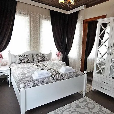 Kadikoey White House Отель