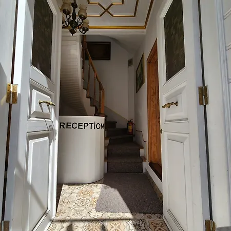 Отель Kadikoey White House 3*