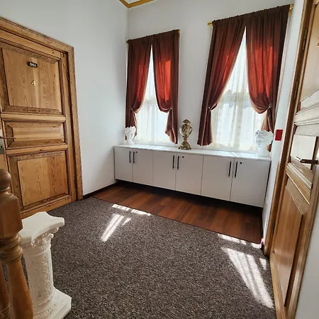 Отель Kadikoey White House